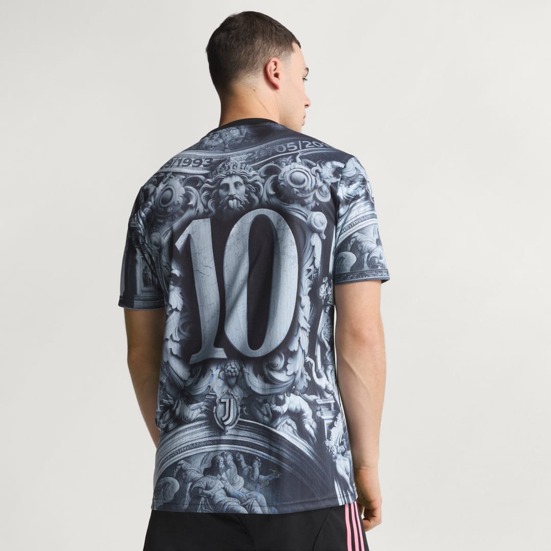 Detalle 2 de Camiseta de calentamiento Juventus 25/26 de Adidas