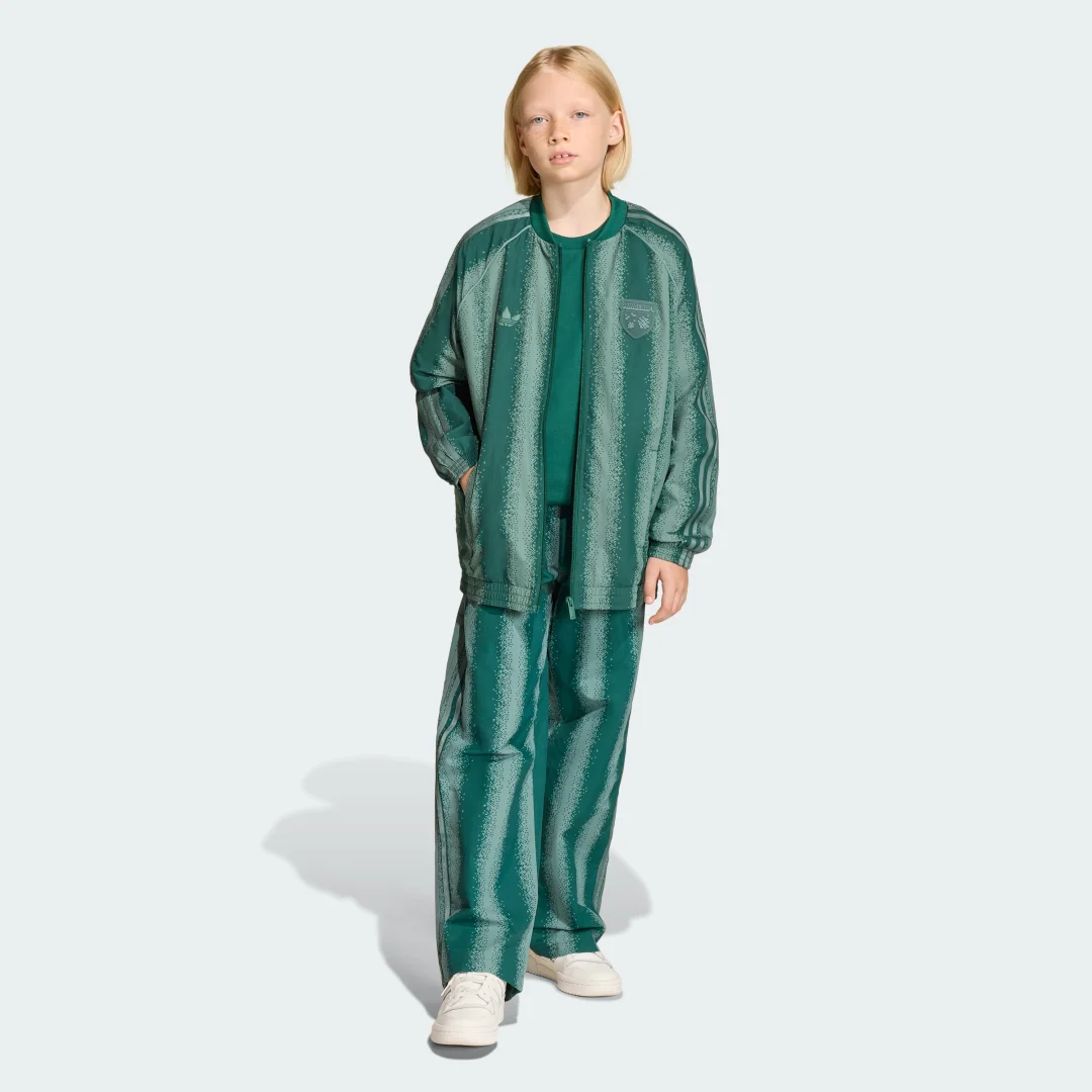 Detalle de Adidas chaqueta deportiva holgada verde