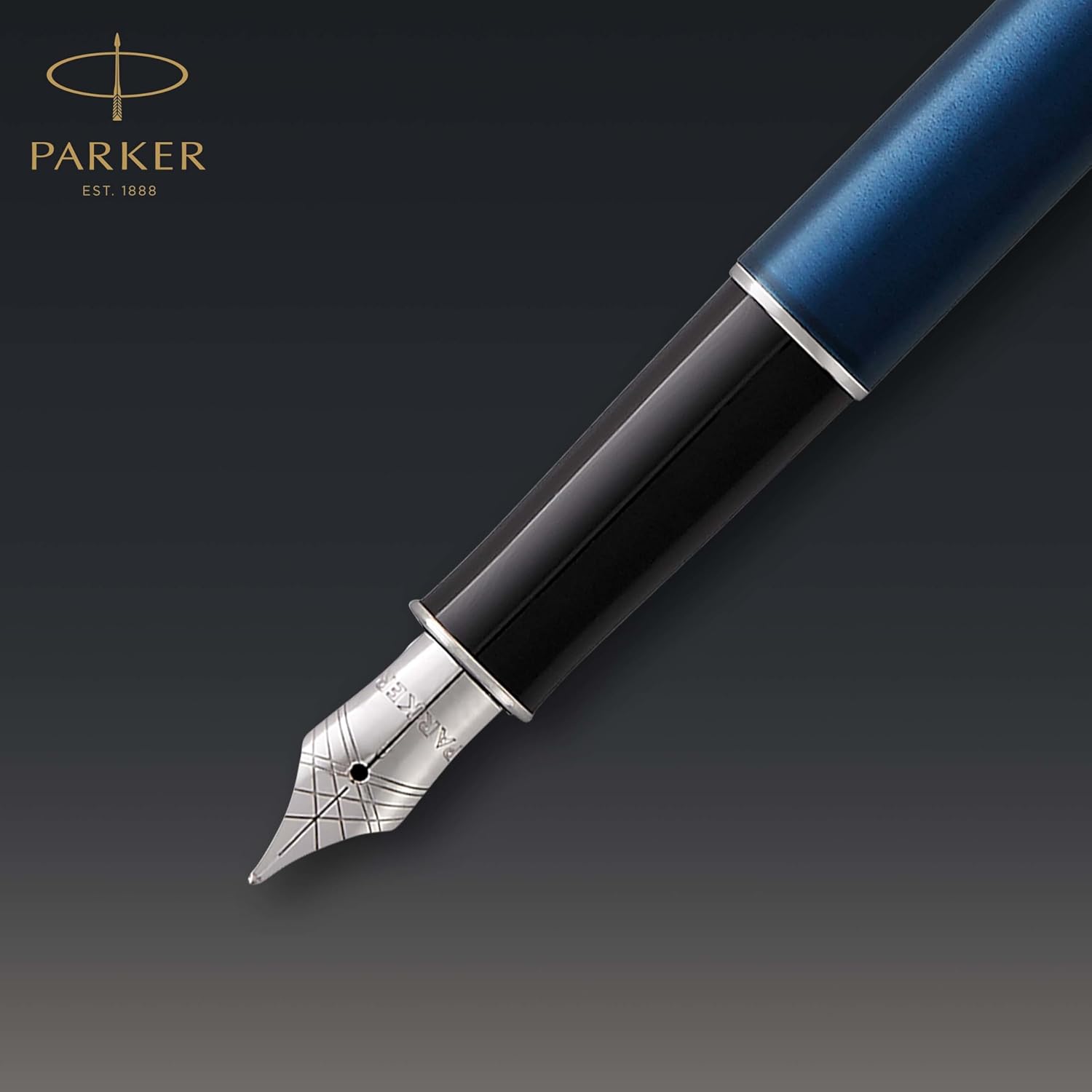 Detalle de Parker Sonnet stylo-plume bleu laqué avec finition palladium et plume or 18 carats — coffret cadeau