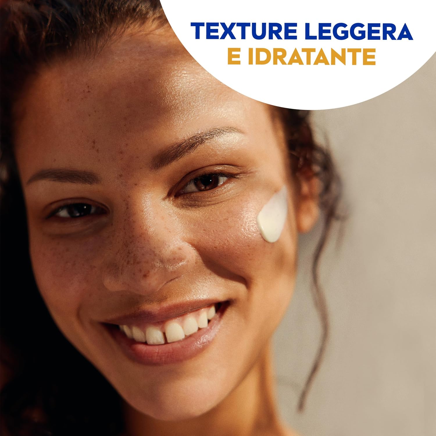 Detalle 2 de NIVEA SUN Crema UV Viso Sensitive SPF50 (50 ml) per pelli sensibili