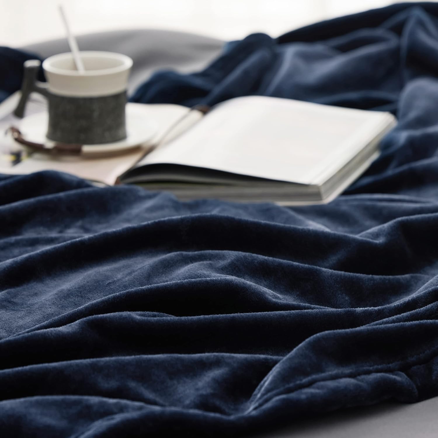 Thumbnail 4 de Bedsure Fleece Blanket King Size – Navy Blue, 270x230 cm: Soft, Warm and Durable Throw