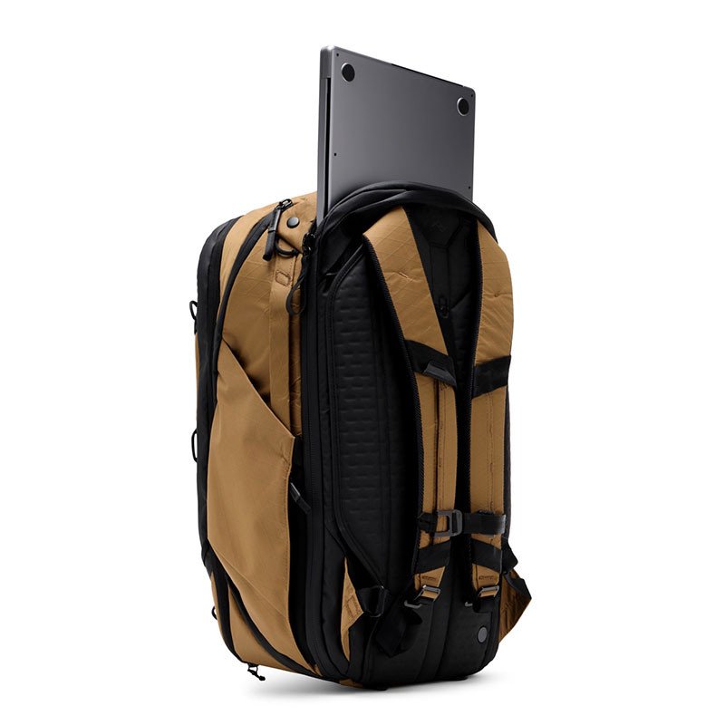 Detalle de Mochila de viaje Peak Design Travel 45L Coyote