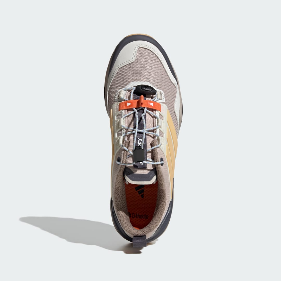 Detalle de Adidas Terrex Skychaser Hiking: Zapatilla de senderismo en marrón para rutas de montaña