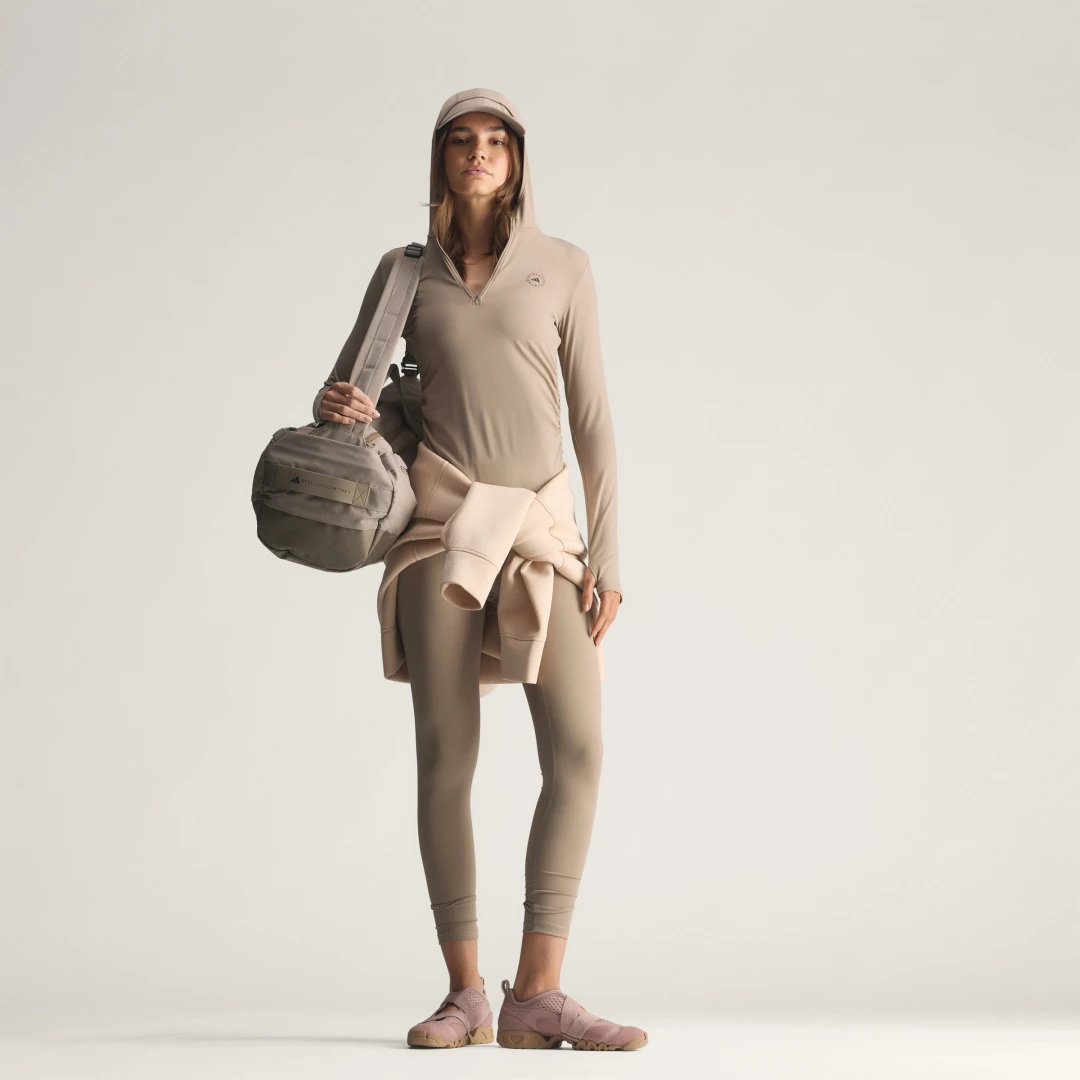 Detalle de Mallas fruncidas adidas by Stella McCartney Studio — Marrón