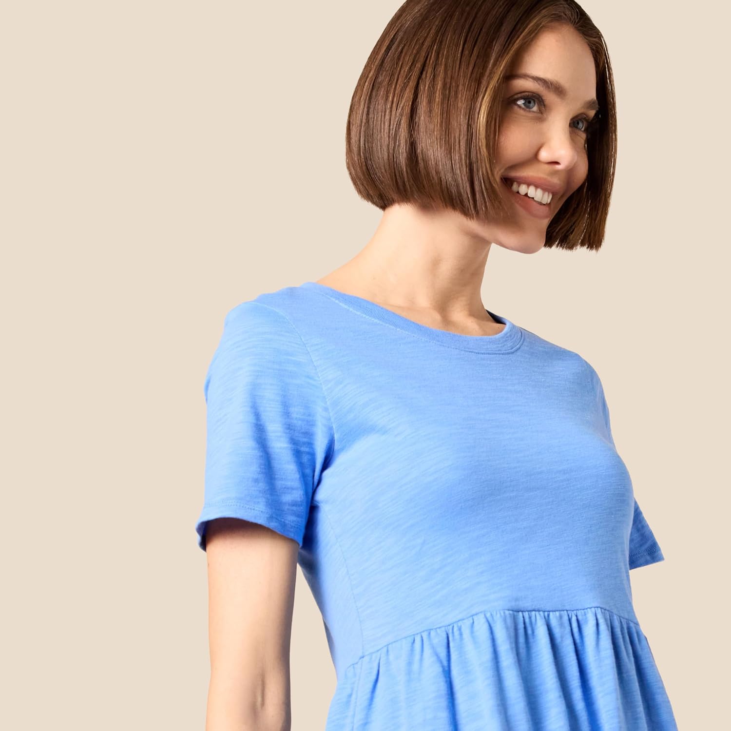 Thumbnail 3 de Amazon Essentials Damen Kurzärmliges, gestuftes Kleid mit Rundhalsausschnitt