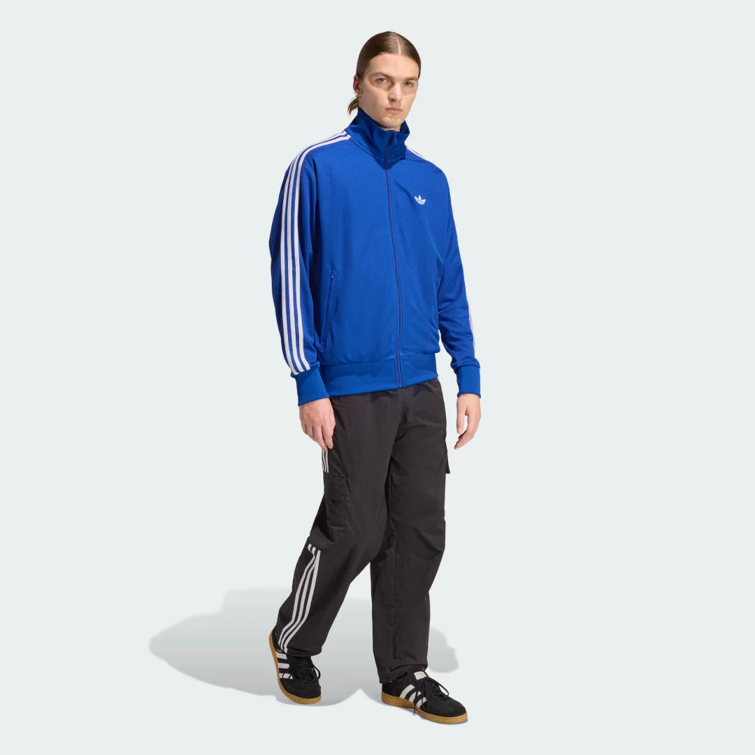 Detalle de CHAQUETA DEPORTIVA de MALLA Firebird Adicolor – Adidas