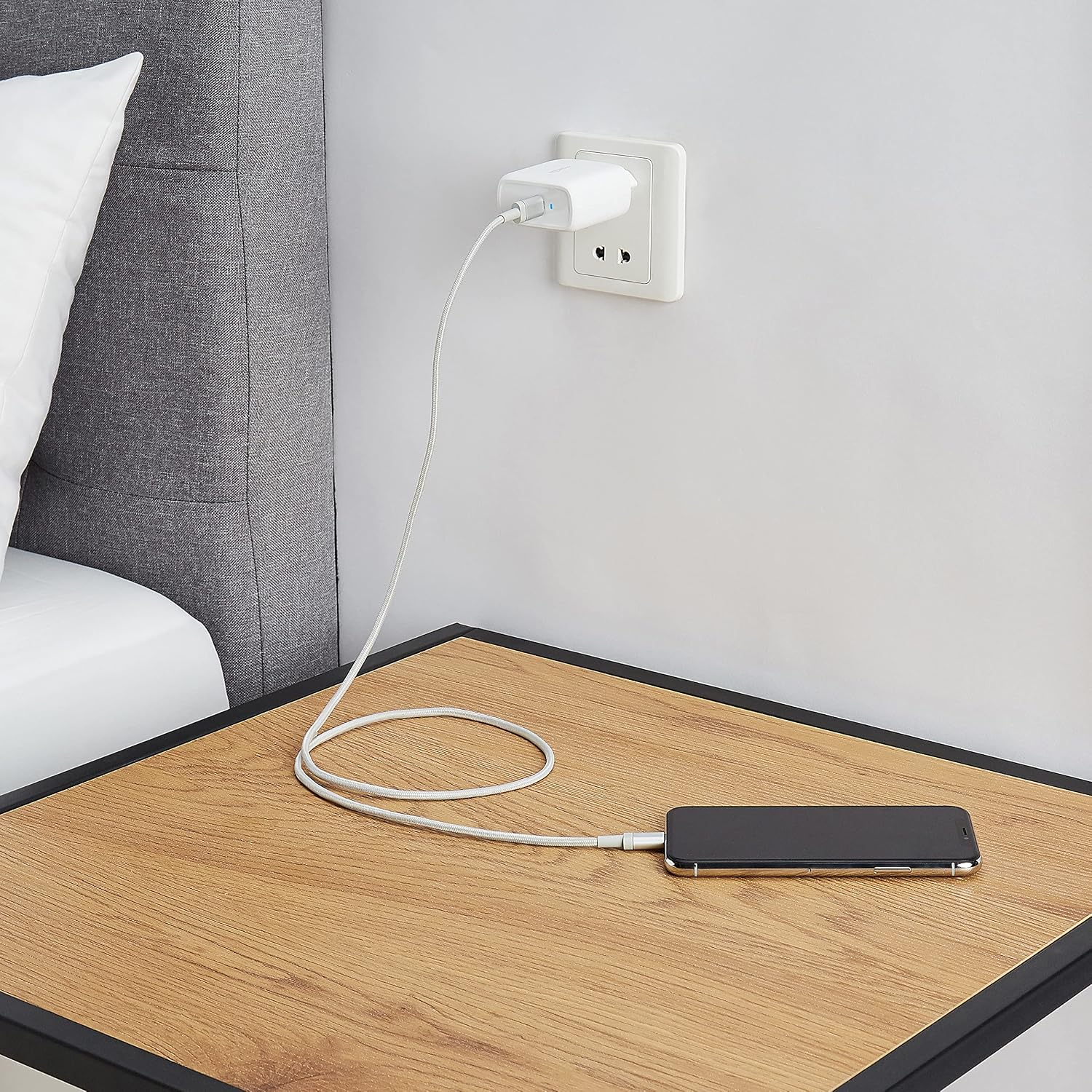 Thumbnail 4 de Amazon Basics caricabatterie USB-C da parete 65 W GaN (1 porta) per laptop, tablet e smartphone