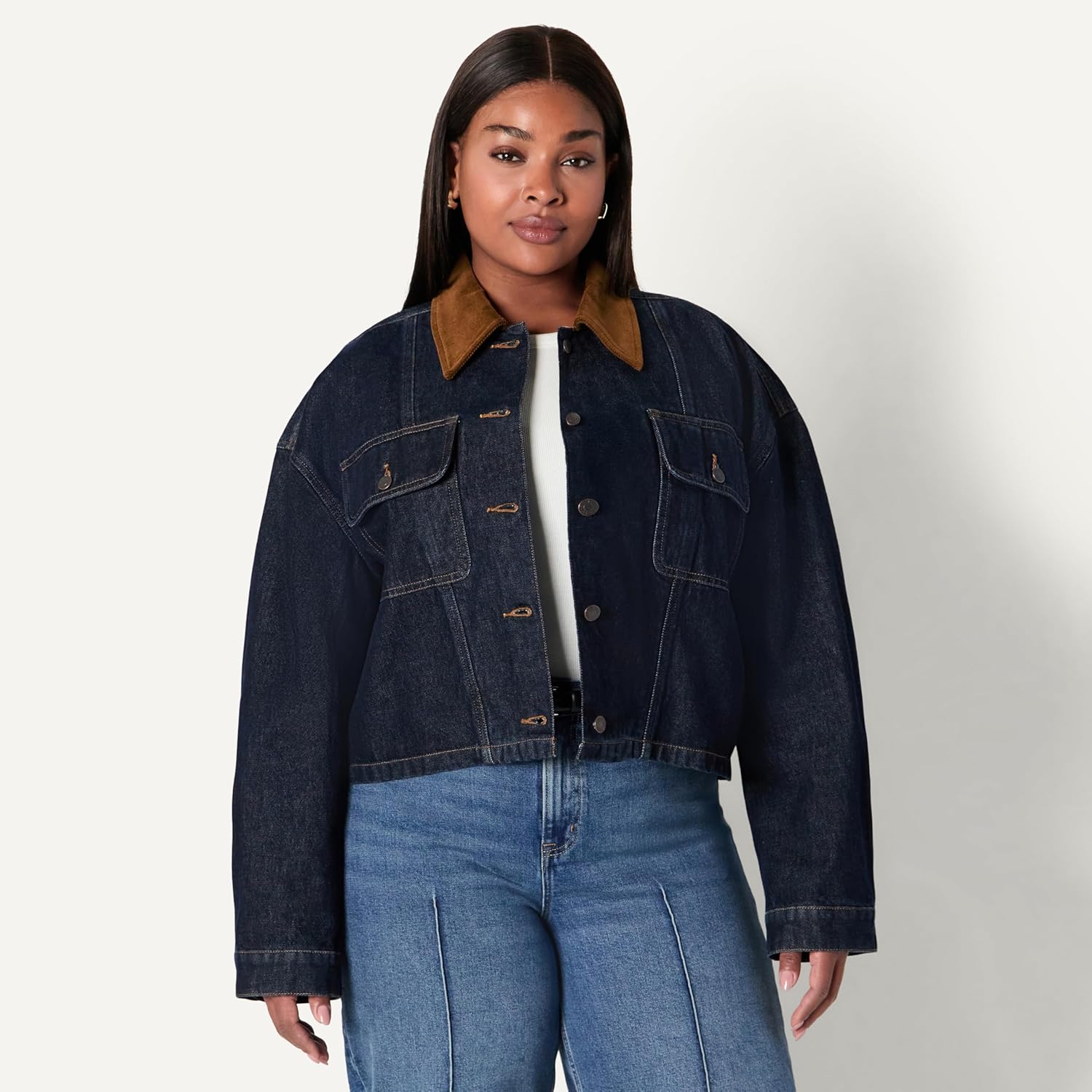 Detalle de Amazon Essentials Women's Oversized-Fit Cropped Denim Jacket with Contrast Corduroy Collar