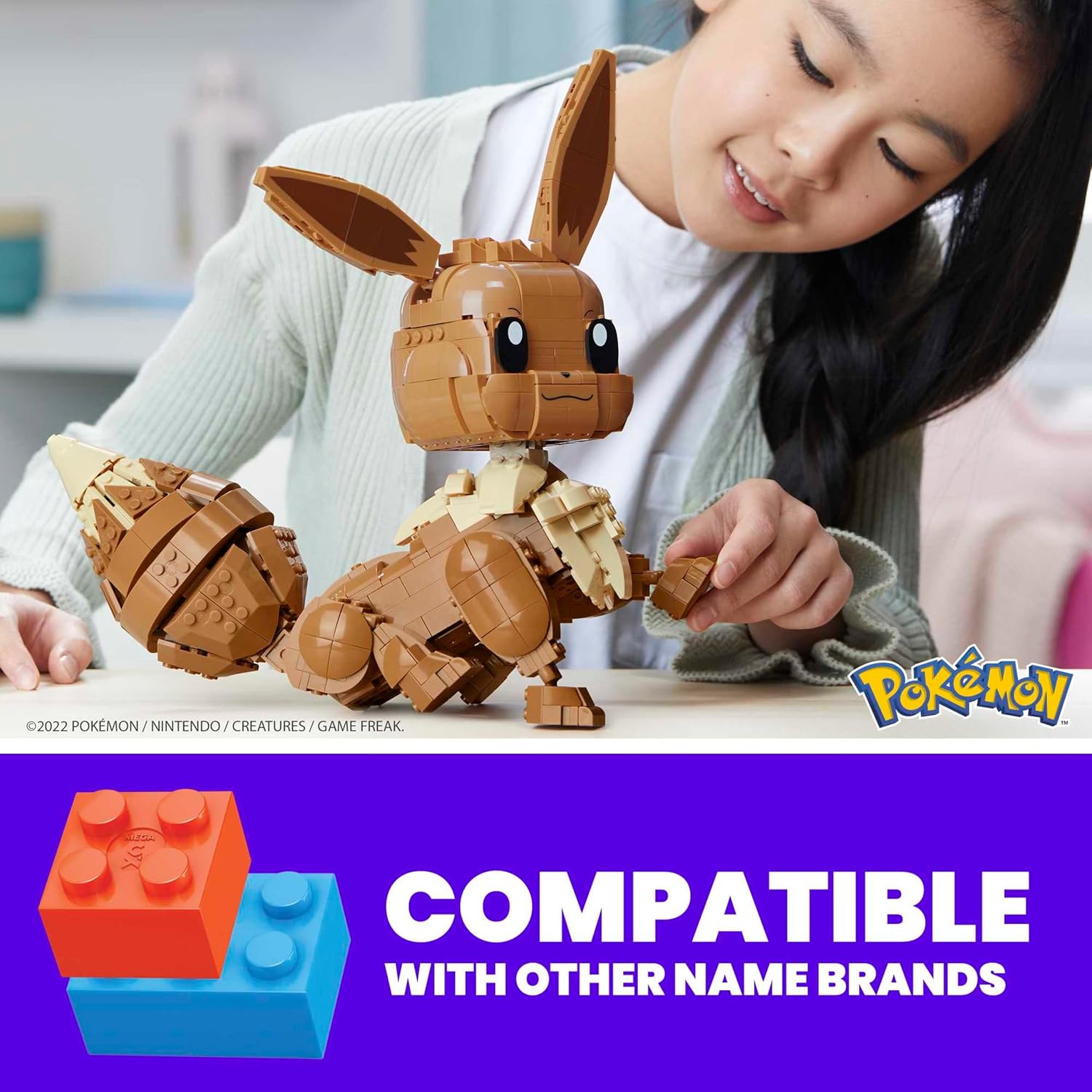 Detalle 2 de Mega Pokémon Pokébola Jumbo Eevee - Figura de Construcción 824 Piezas