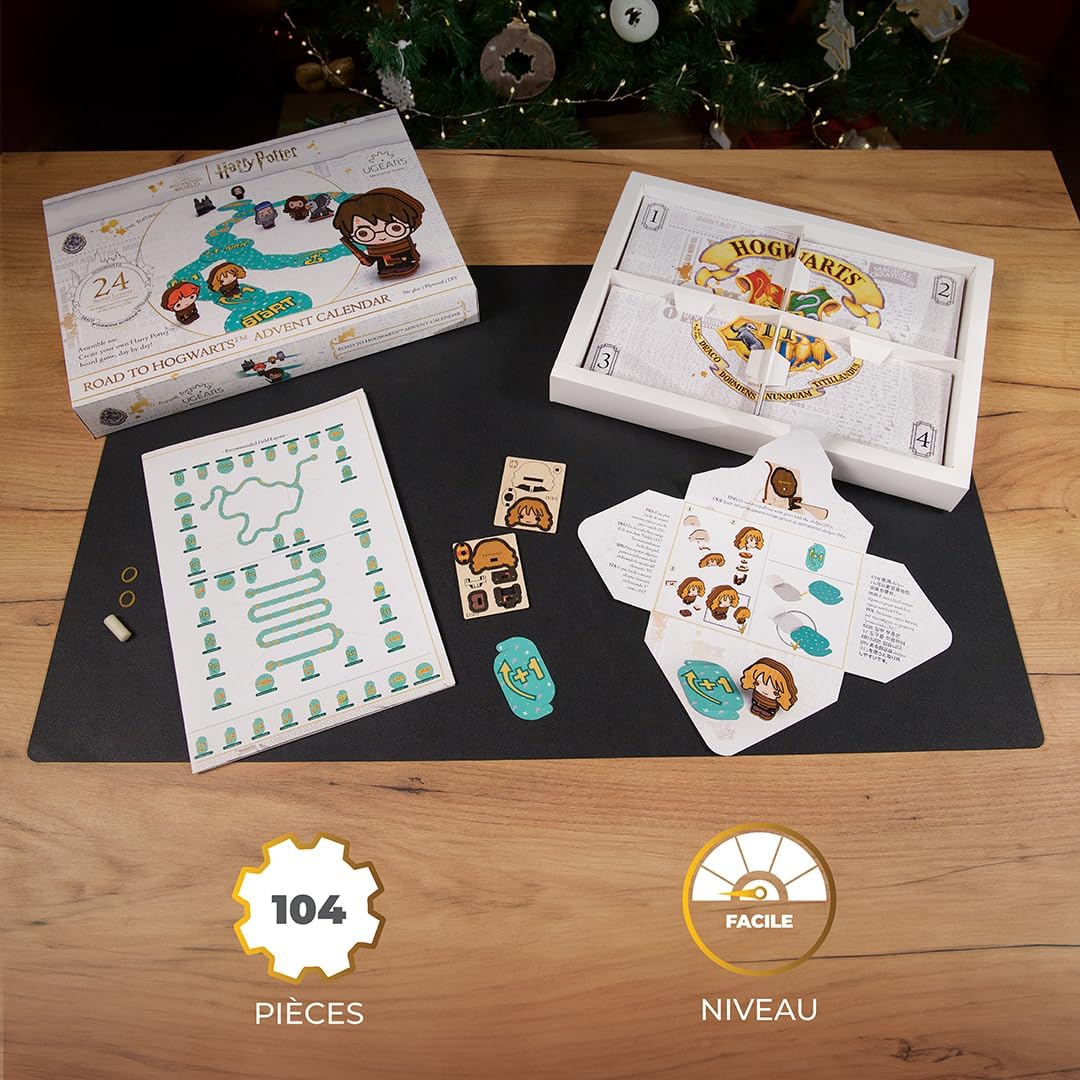 Detalle de UGEARS Harry Potter Calendrier de l'Avent 2025 – Road to Hogwarts, Puzzle 3D en Bois avec 16 Figurines et 60 Pièces