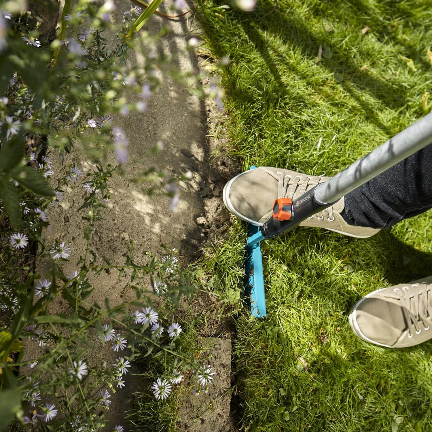 Thumbnail 2 de GARDENA combisystem Rasenkantenstecher – Rasenkantenschneider für saubere Übergänge