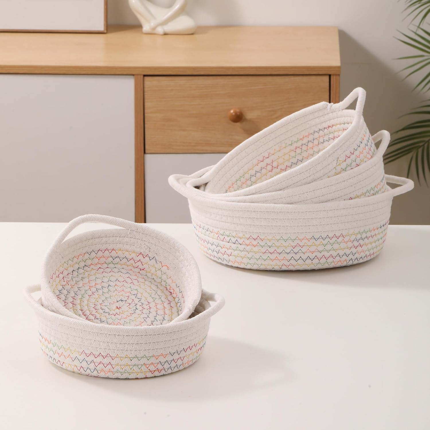 Detalle de YMhoart Set of 5 Cotton Rope Storage Baskets, White, with Handles