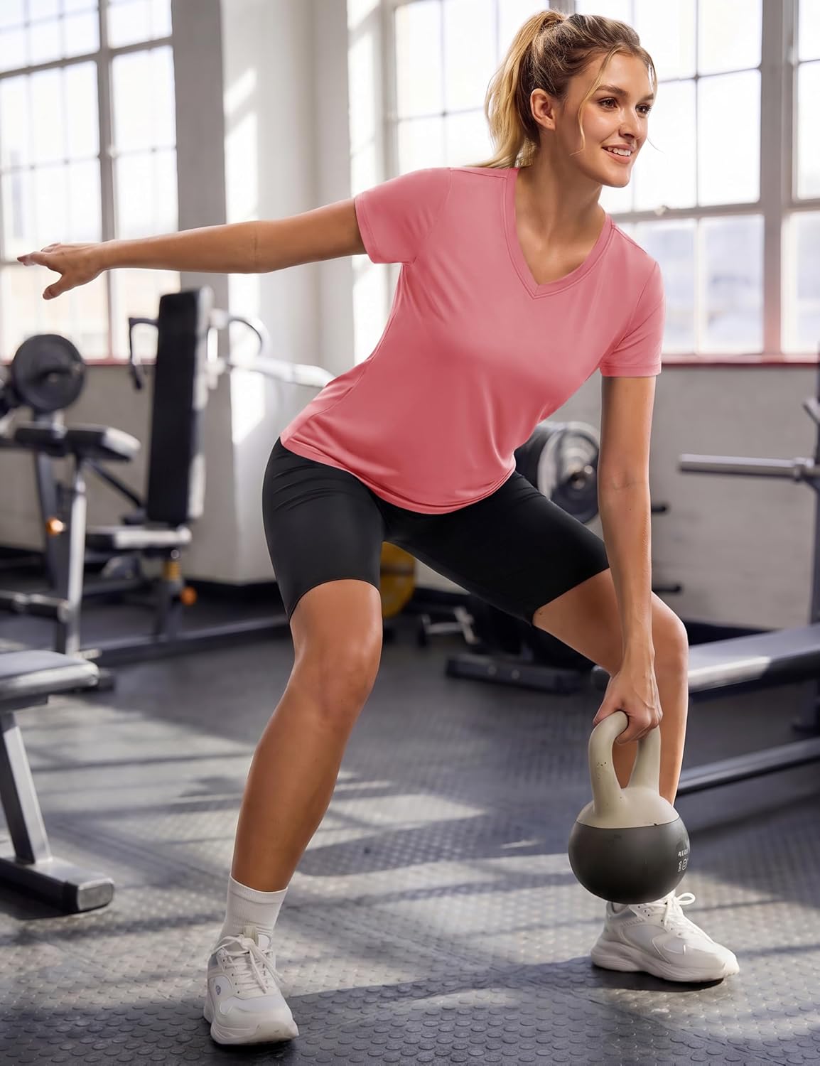 Detalle 2 de TACVASEN Women's V-Neck Workout Shirt, UPF 50+ Quick-Dry Polyester