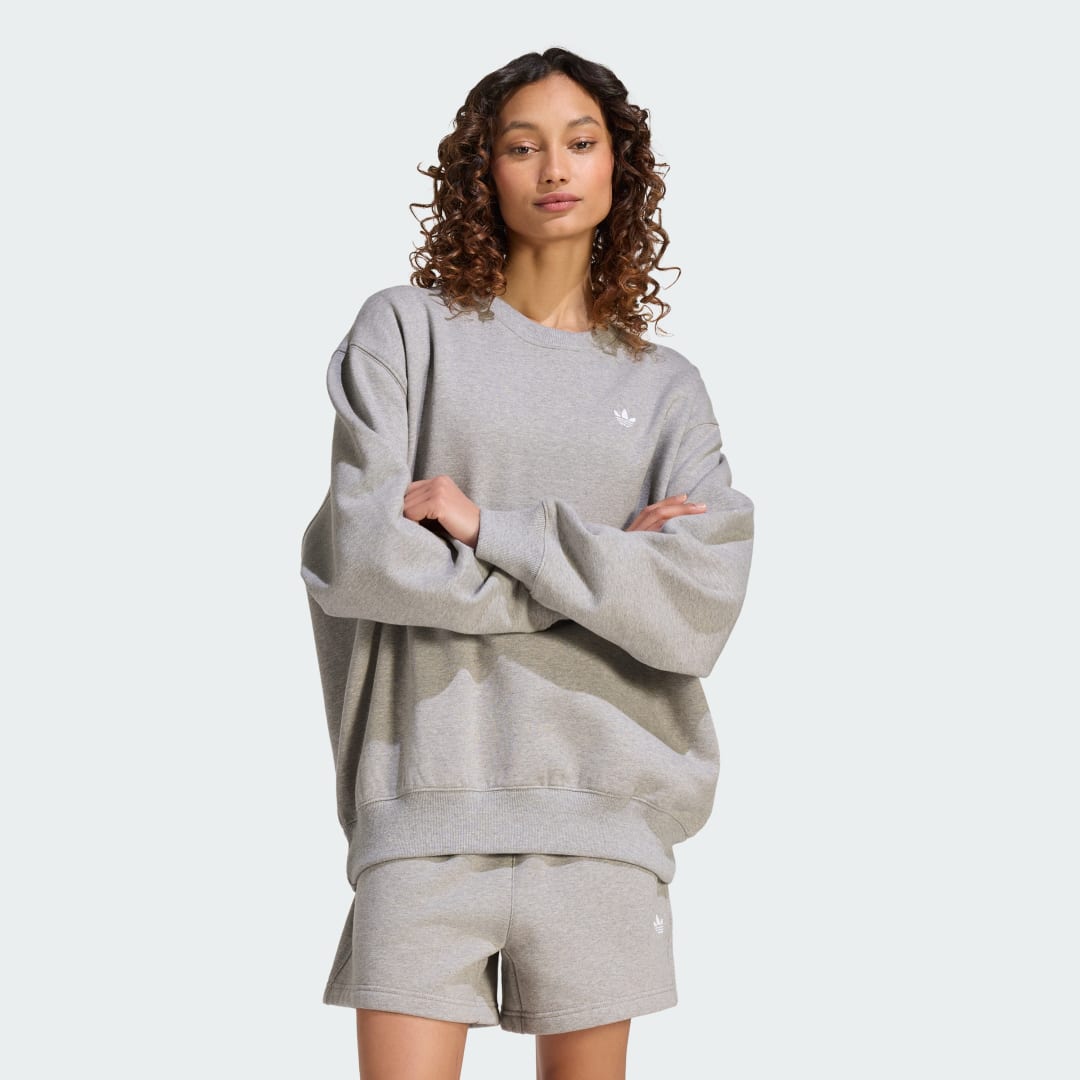Detalle de Sudadera ESSENTIALS CREW LONG FLEECE OS de Adidas – Gris