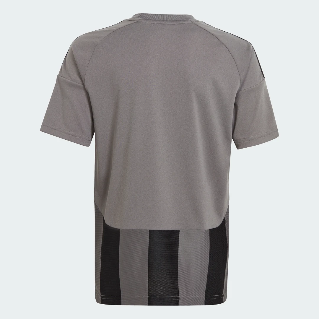 Detalle 2 de Camiseta Striped 24 (Adolescentes) de Adidas – gris, estilo y comodidad para jóvenes