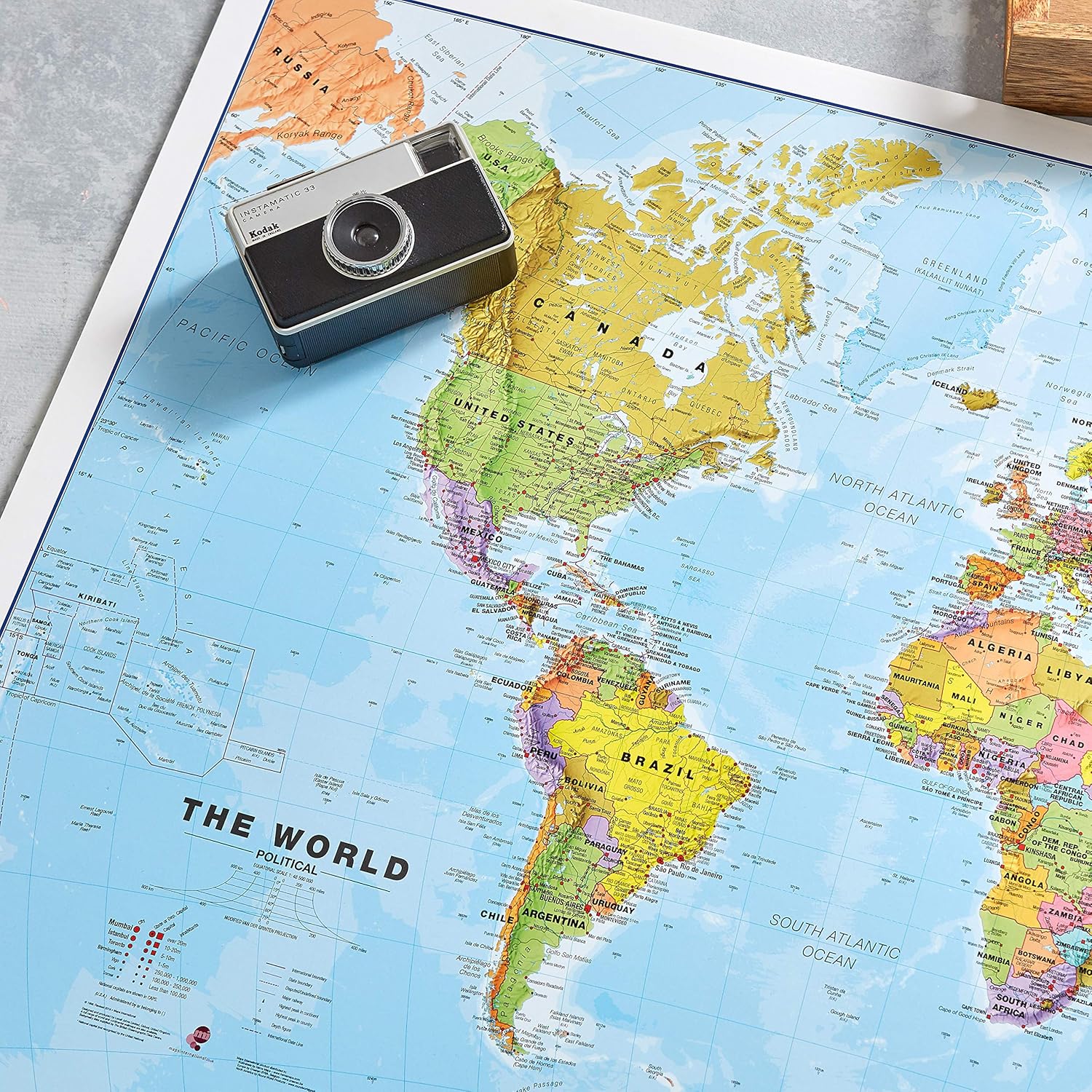 Thumbnail 2 de Mapa mural político de medio mundo con banderas 🌍