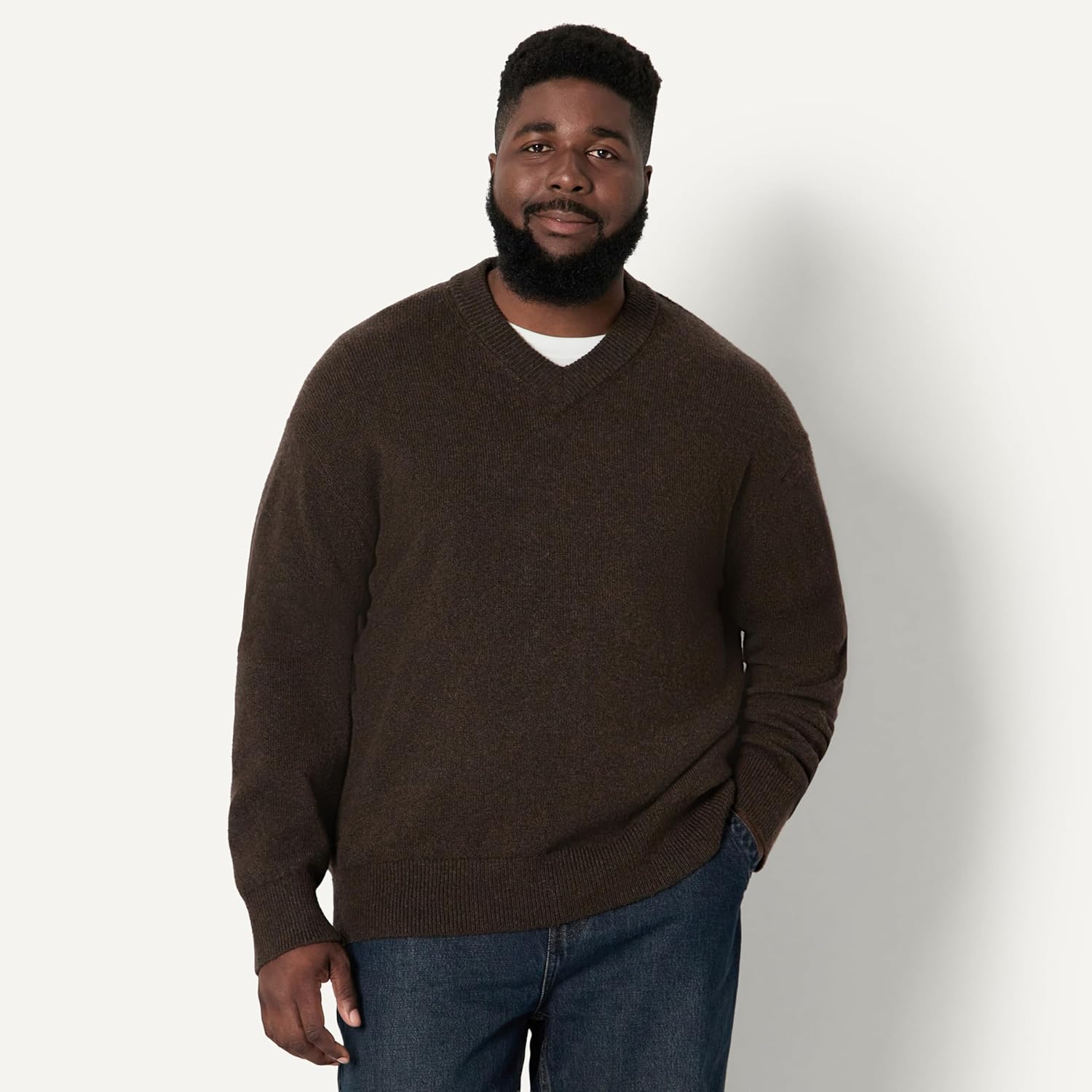 Thumbnail 5 de Amazon Essentials Men’s Regular-Fit Cotton Blend V-Neck Jumper