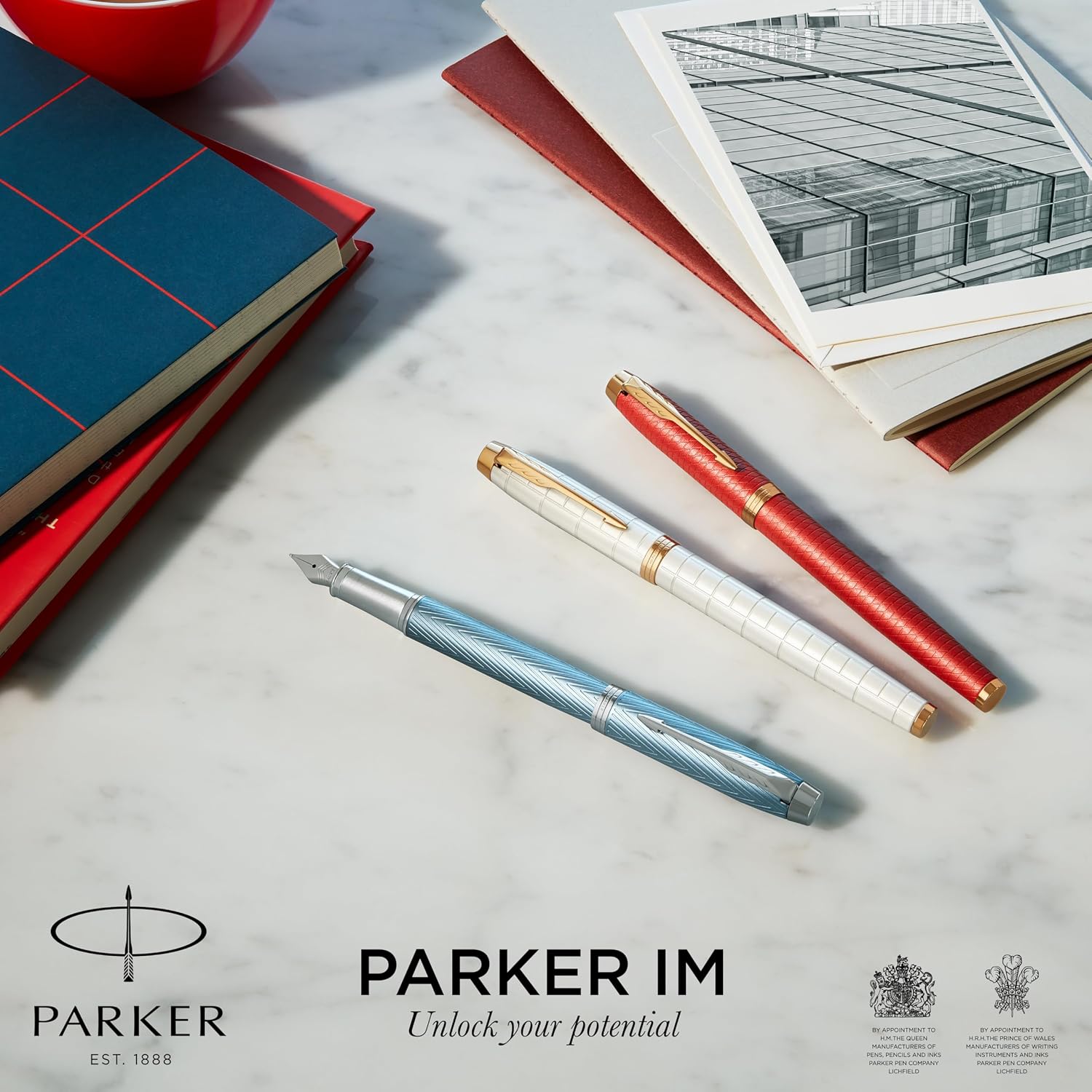 Detalle 2 de Parker IM stylo bille Bleu gris Premium à attributs chromés, pointe moyenne et encre bleue (coffret cadeau)