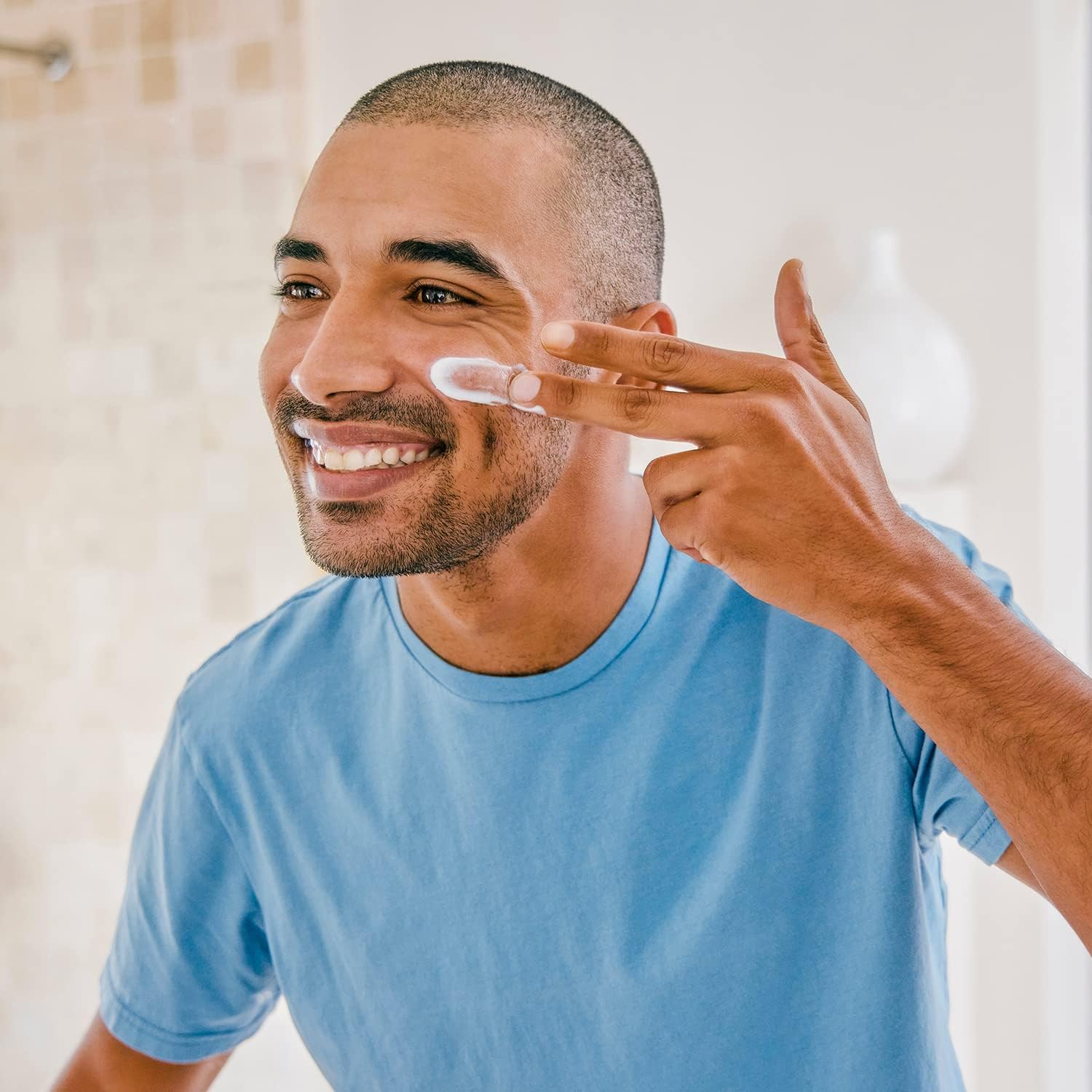 Thumbnail 4 de Amazon Basics Fragrance-Free Face & Dry Skin Moisturizer with Ceramides and Hyaluronic Acid (16 oz)