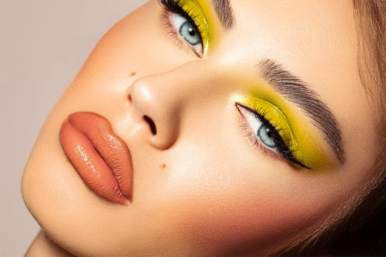Detalle de Sheila Cosmetics Overnight Ink Liner: Eyeliner a penna waterproof con punta in feltro, 01 Deep Black