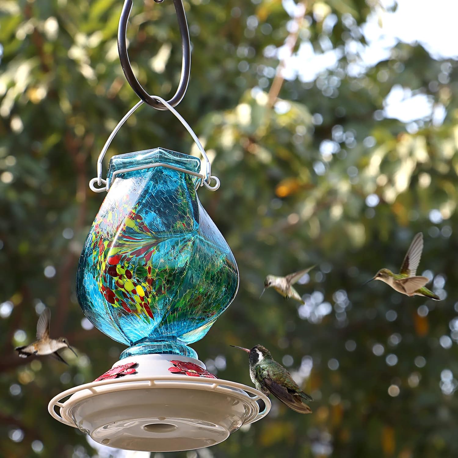 Detalle de BOLITE Hummingbird Feeder (Hand-Blown Glass) with Ant Moat and 5 Feeding Ports, 22 oz