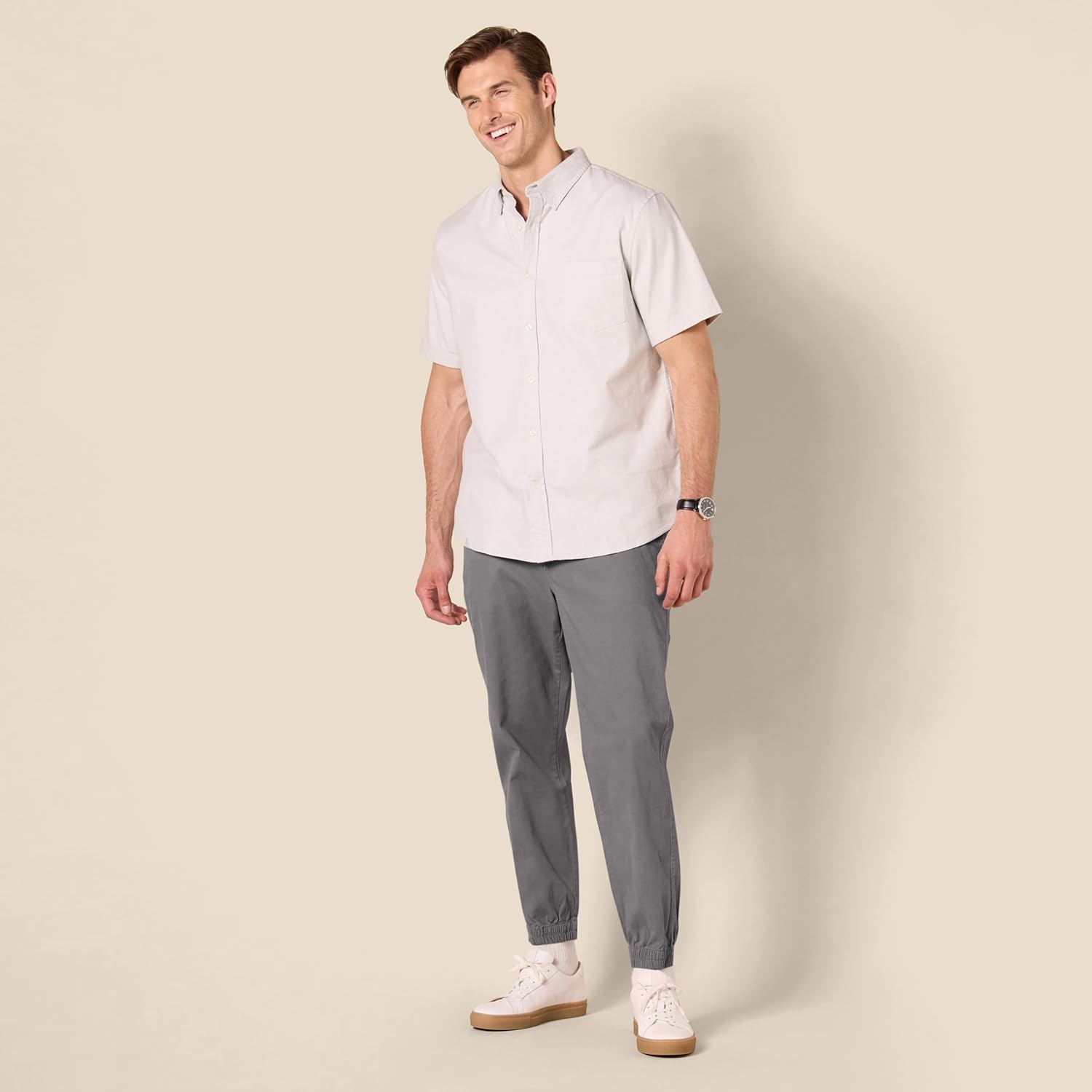 Thumbnail 6 de Amazon Essentials Men’s Straight-Fit Chino Jogger Trousers