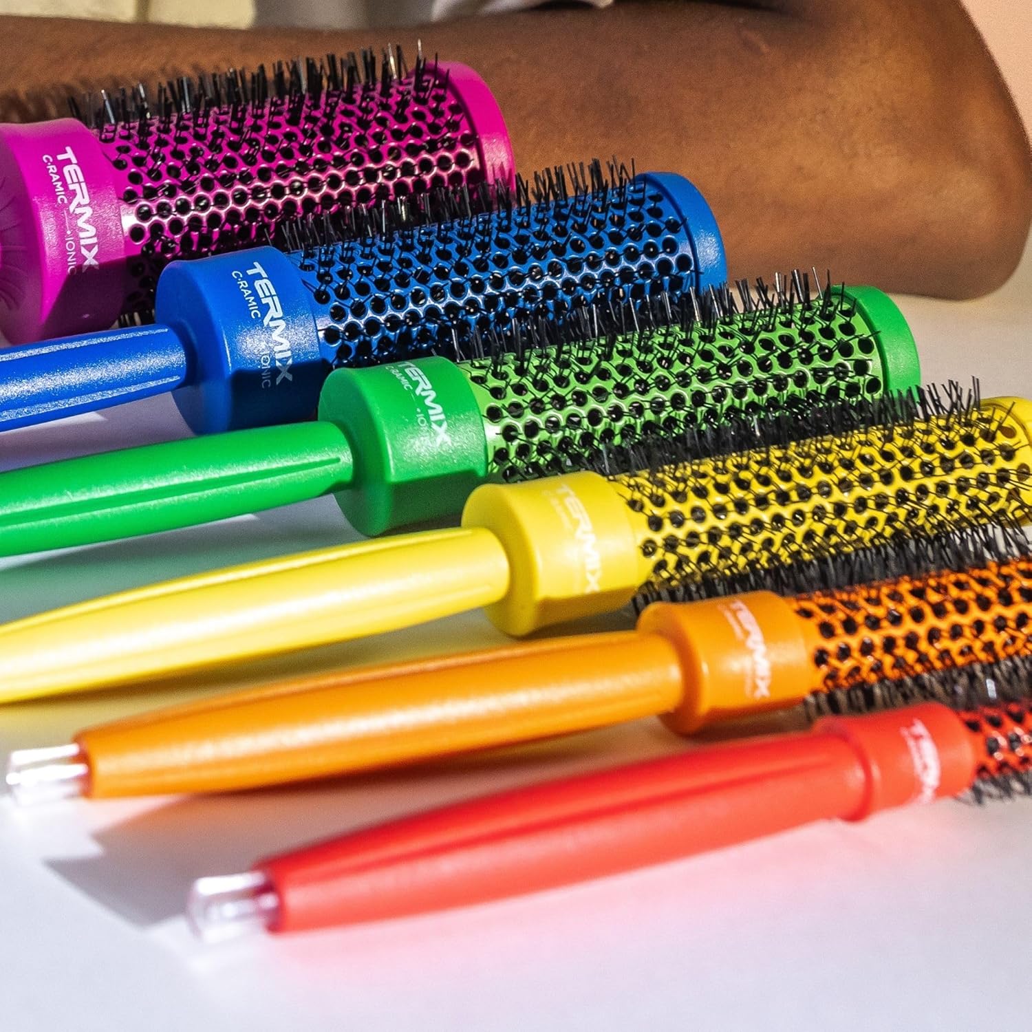 Detalle de Ensemble Termix C-Ramic Pride – Trousse de toilette 6 pièces (peignes et brosse)
