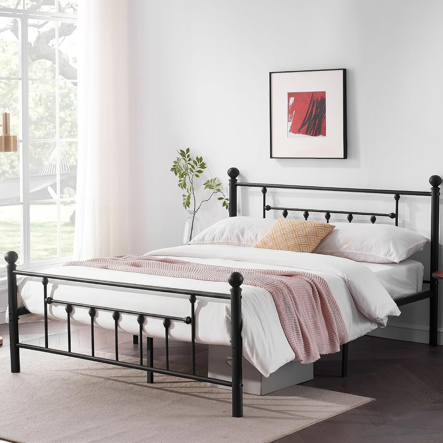 Detalle de VECELO Queen Metal Platform Bed Frame