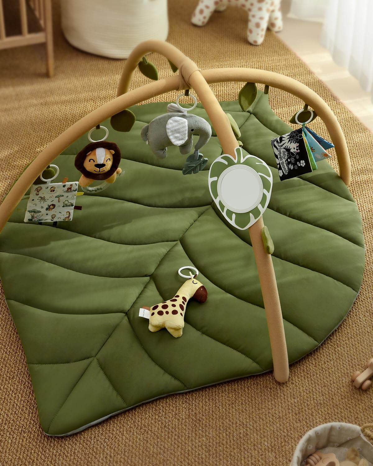 Thumbnail 5 de Blissful Diary Tapis d’éveil bébé avec arche amovible et 6 jouets – forme feuille, vert forêt