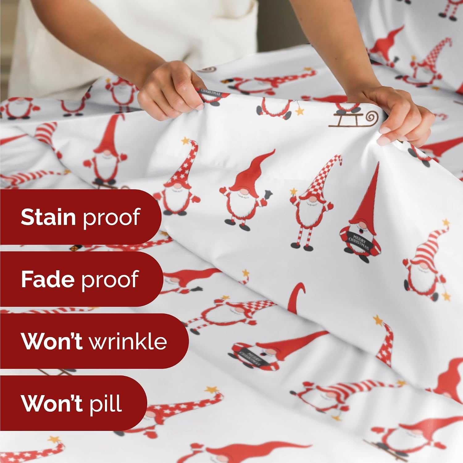 Detalle 1 de CGK Unlimited Holiday Gnomes Red Full Sheet Set, Brushed Microfibre