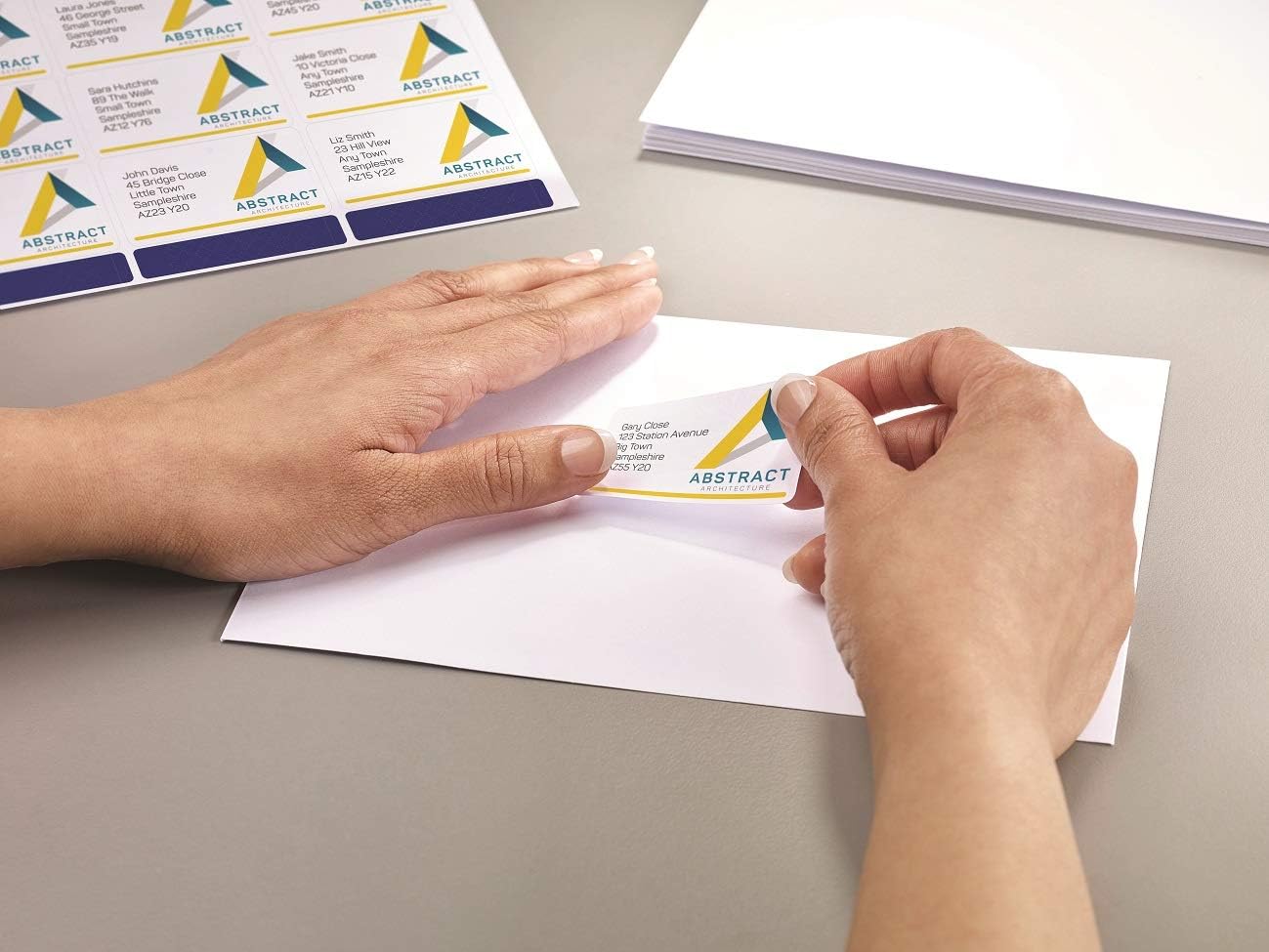 Detalle de Étiquettes Adresse Auto-adhésives Avery L7162-15 – 240 Pièces, 99,1 x 33,9 mm, Anti-Bourrage, Impression Laser