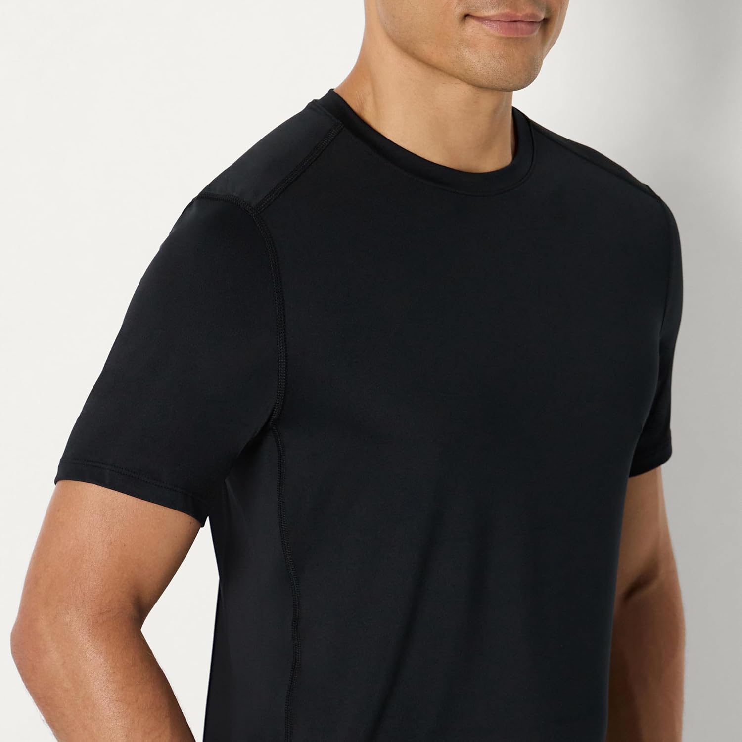 Thumbnail 3 de Amazon Essentials Men's Active Quick-Dry Tech Stretch Lightweight Short-Sleeve T-Shirt