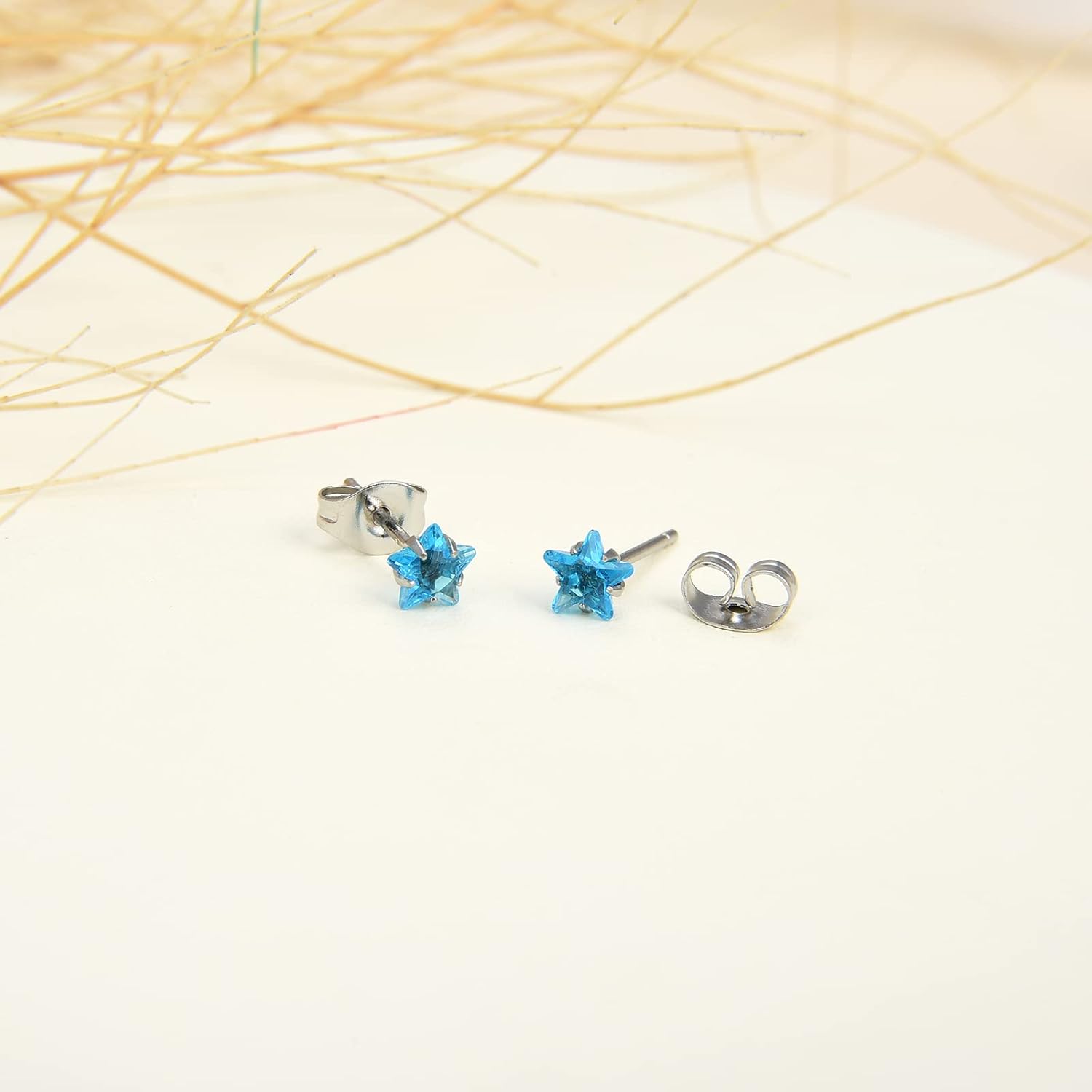 Thumbnail 3 de 12 Paar chrirurgische Edelstahl-Ohrstecker mit 18K Vergoldung – Birthstone Kollektion, CZ-Schmuckset
