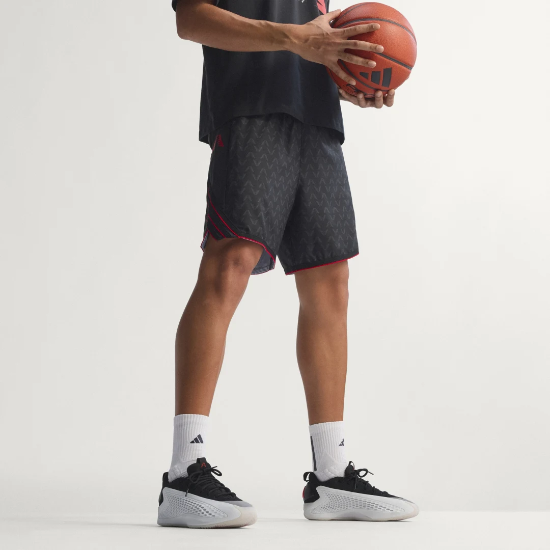 Detalle de Pantalón corto Anthony Edwards Crazy Lite AOP de Adidas: negro, versatilidad para entrenar y jugar