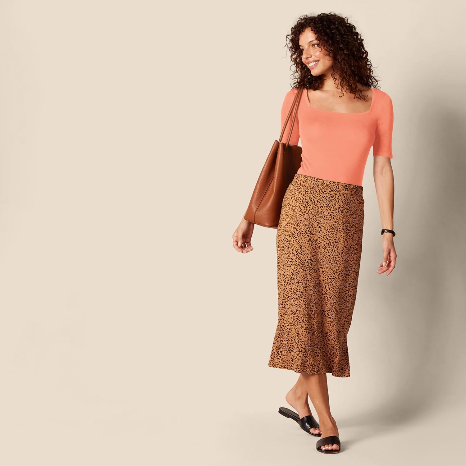 Thumbnail 4 de Amazon Essentials Women's Slim-Fit Half Sleeve Square Neck T-Shirt