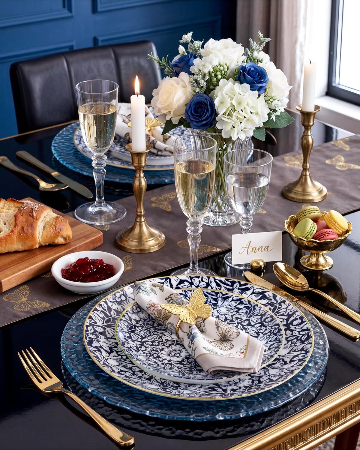 Detalle de Hioasis Blue Floral Plastic Plates, 60-Piece Set with Gold Rim