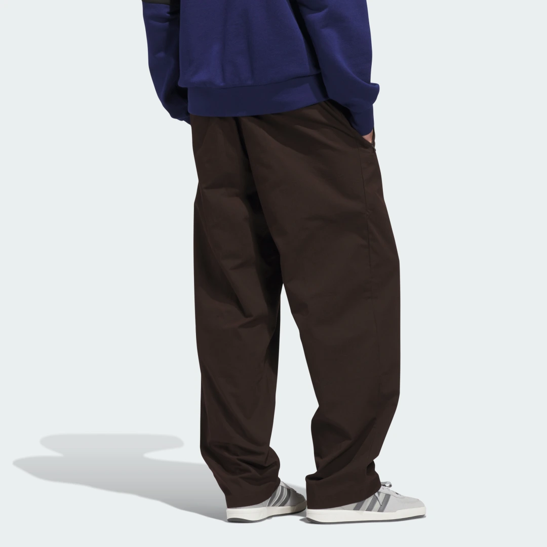 Detalle 2 de Pantalón con costura en relieve Skateboarding 2.0 de Adidas — color Marrón