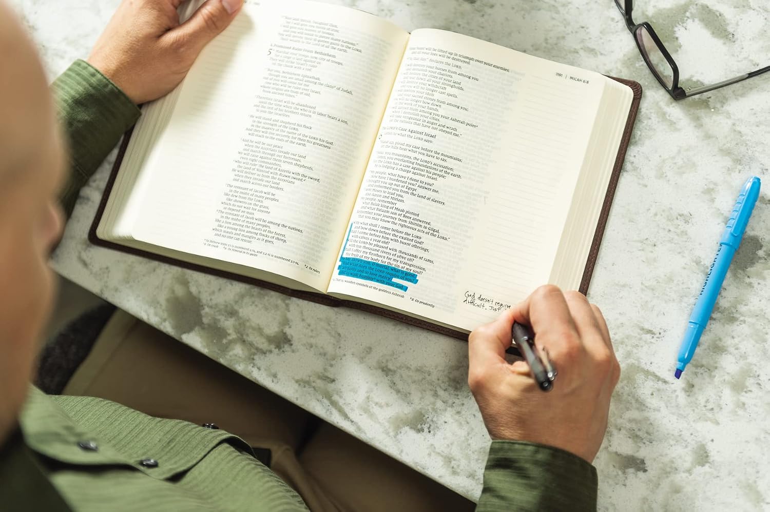 Thumbnail 6 de Zondervan NIV Journal the Word Bible, Brown Leathersoft, Red Letter, Comfort Print