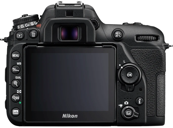 Thumbnail 15 de Nikon D7500 + AF-S 35mm f/1.8G DX: Eine solide DSLR-Kombination für ambitionierte Einsteiger