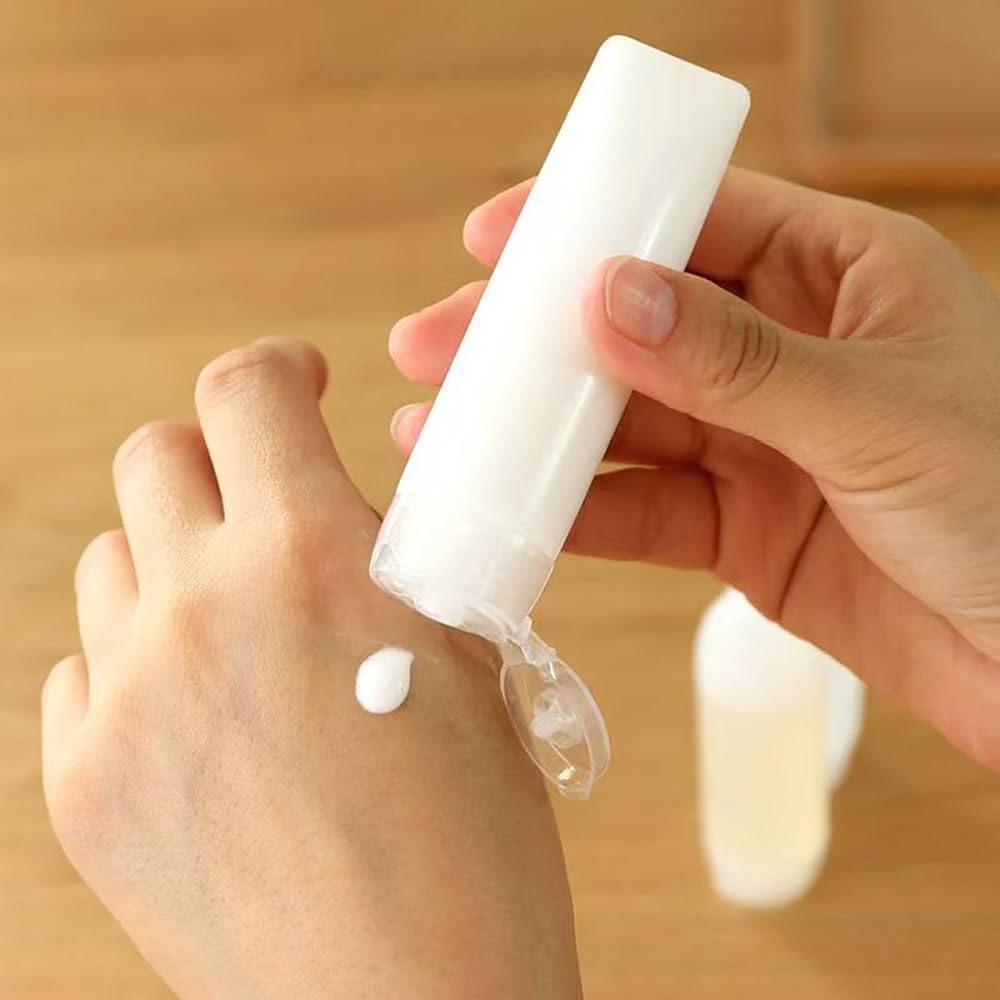 Detalle 2 de 6‑teiliges Reiseflaschen-Set aus transparentem Kunststoff (50 ml/30 ml) – nachfüllbar & auslaufsicher