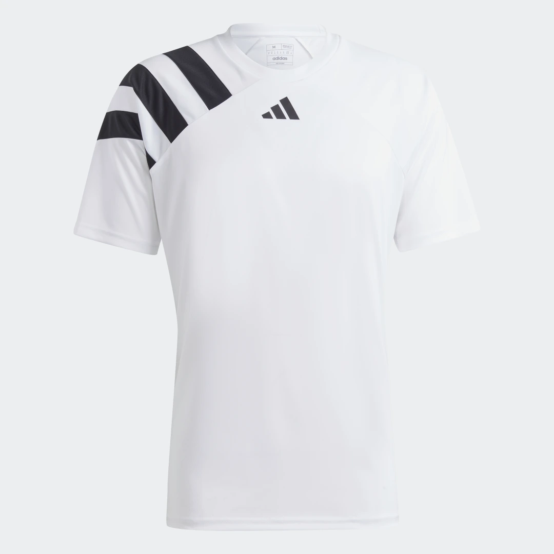 Detalle de Camiseta Fortore 23 de Adidas en blanco: simplicidad funcional para el día a día
