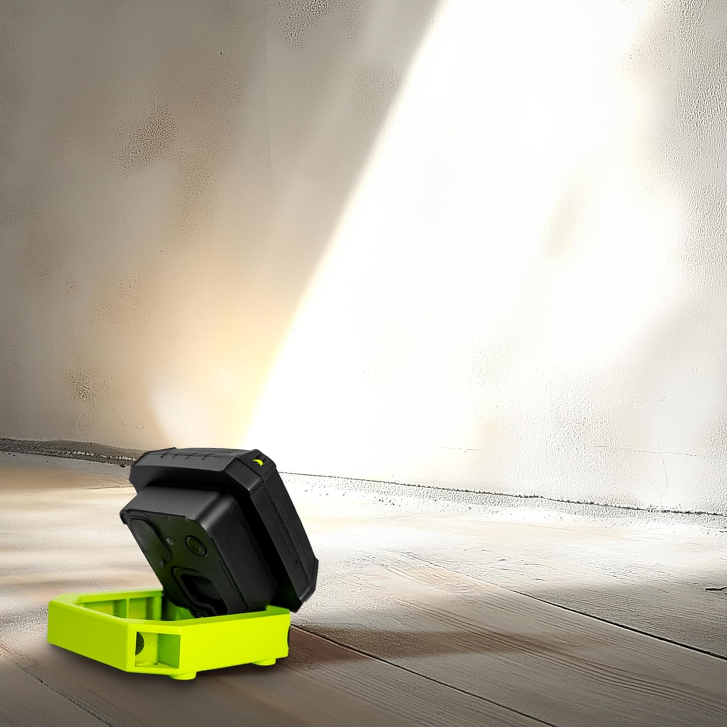 Thumbnail 6 de Luceco LED Compact Magnetic Work Light with USB Outlets – LWR7G65