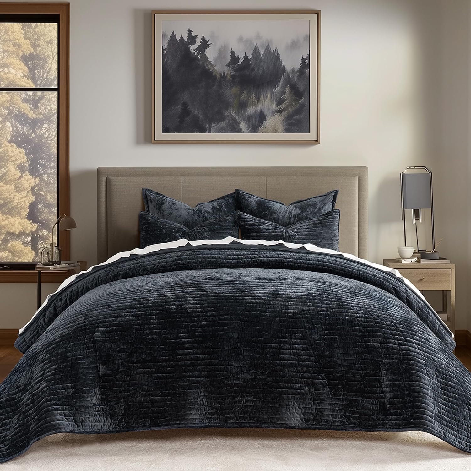 Detalle de EverGrace EVERGRACE Velvet Quilt Set (King) – Lightweight Striped Channel Bedding with 2 Shams, Black