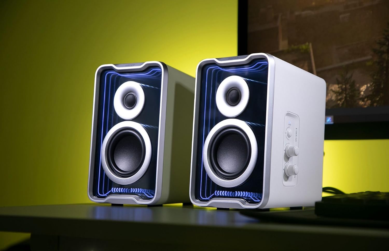 Detalle de Edifier QR30: Aktiver Desktop-Lautsprecher mit Bluetooth 5.4, 30 Watt RMS, Weiß