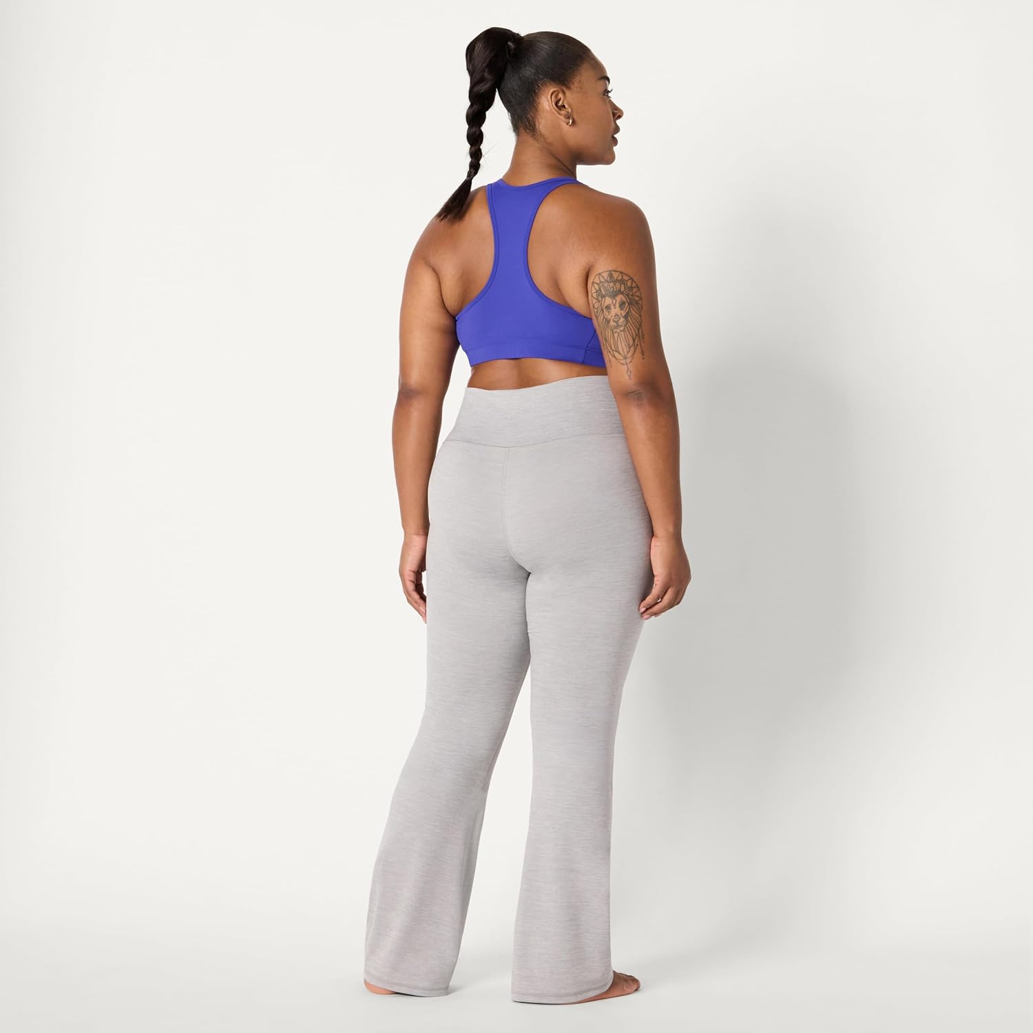 Thumbnail 6 de Amazon Essentials Women's Active FormFlex Buttery Soft Flared Leggings: High Waist, 31.5" Inseam, Full Length