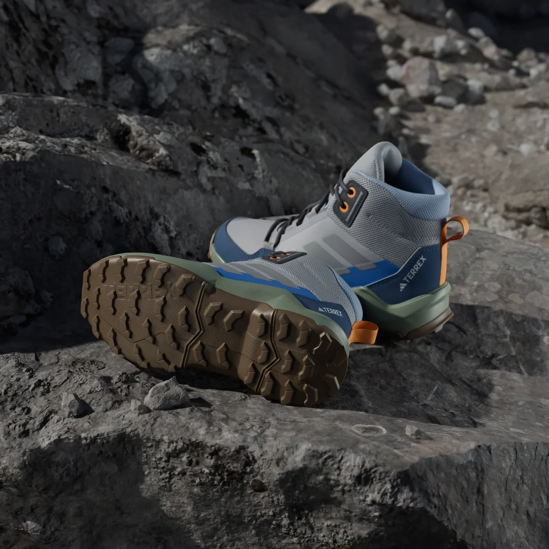 Detalle de Zapatilla Terrex Ax4r Mid Hiking de Adidas: ¿vale la pena para rutas medianas en terreno variable?