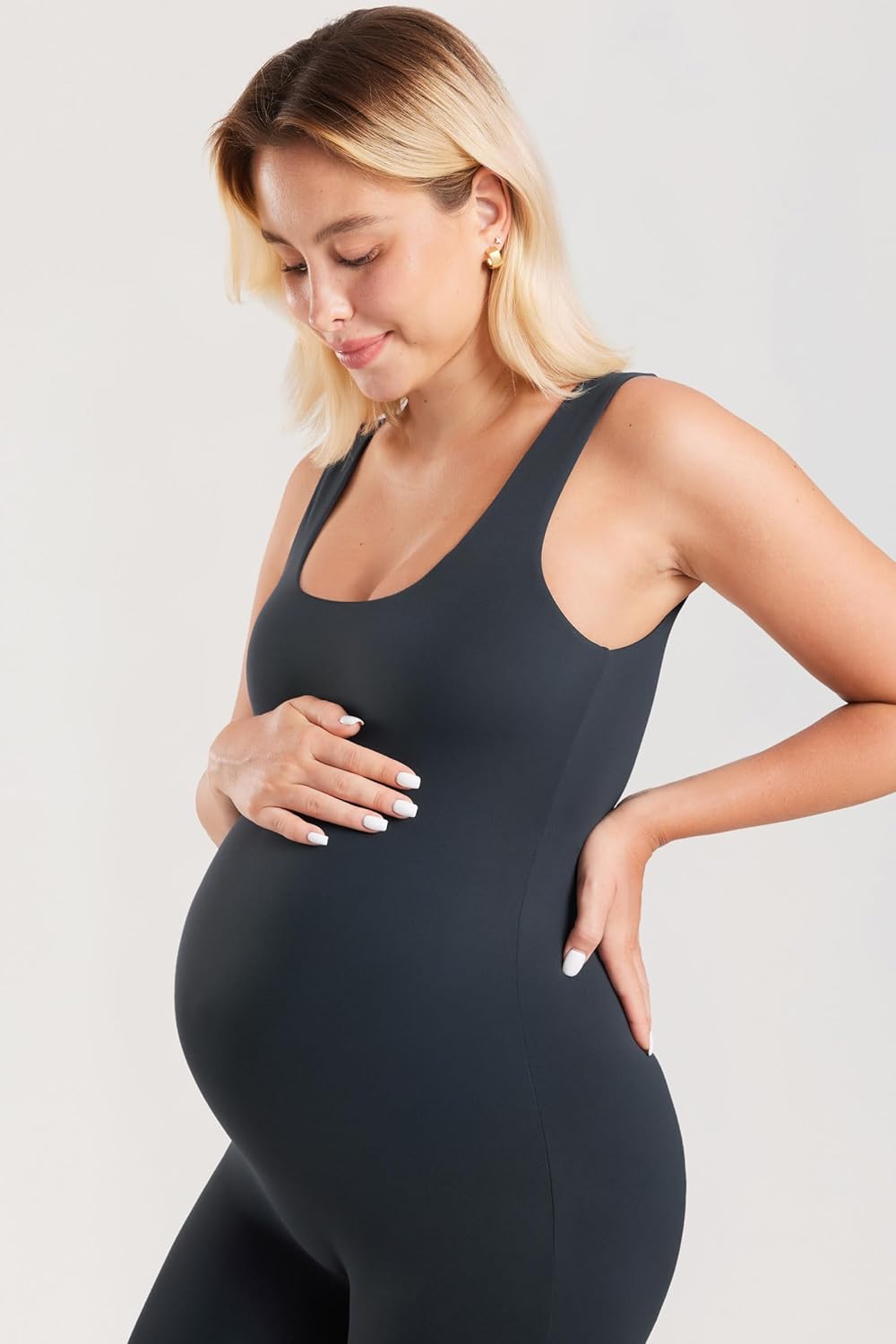 Detalle 2 de MOMANDA Women’s Maternity Sleeveless Bodysuit Shorts Jumpsuit