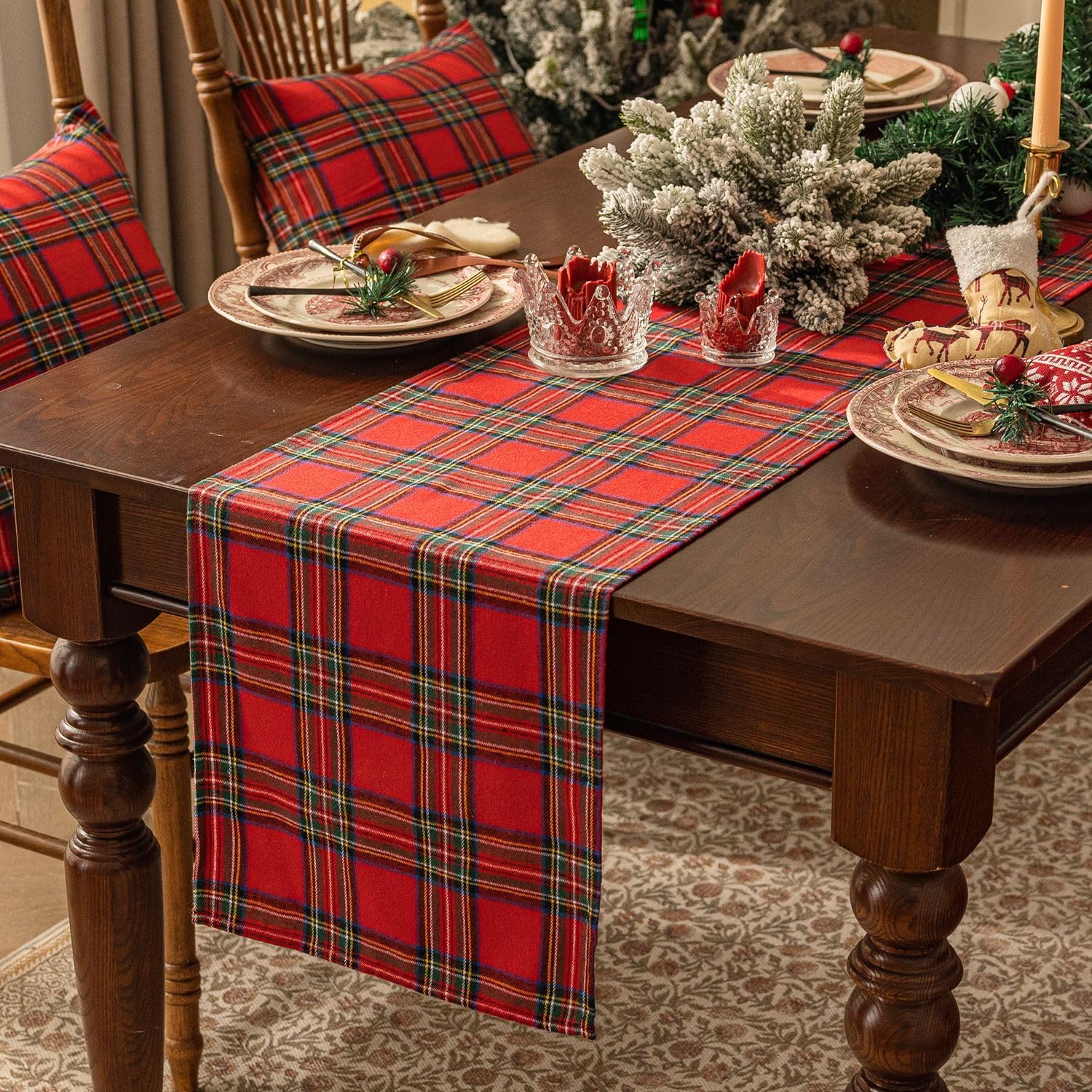 Detalle 2 de Softalker Christmas Table Runner, 13 x 48 Inch