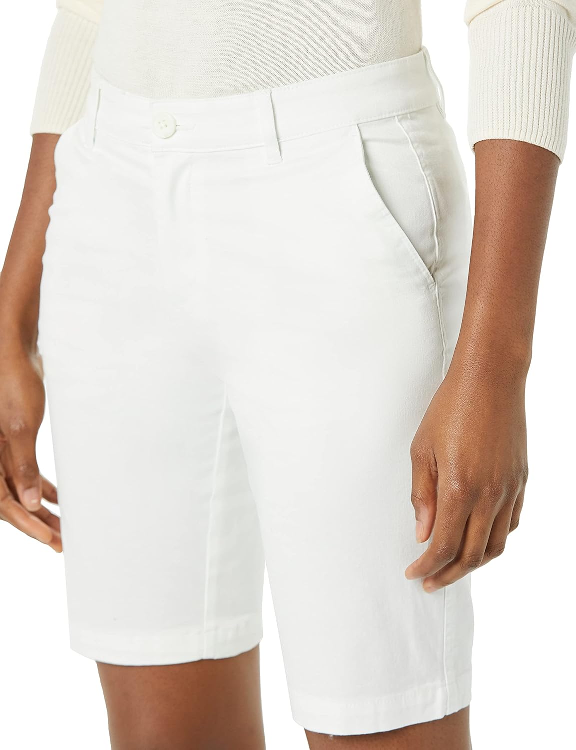 Thumbnail 2 de Amazon Essentials Women's Mid-Rise Slim-Fit 10" Bermuda Chino Shorts