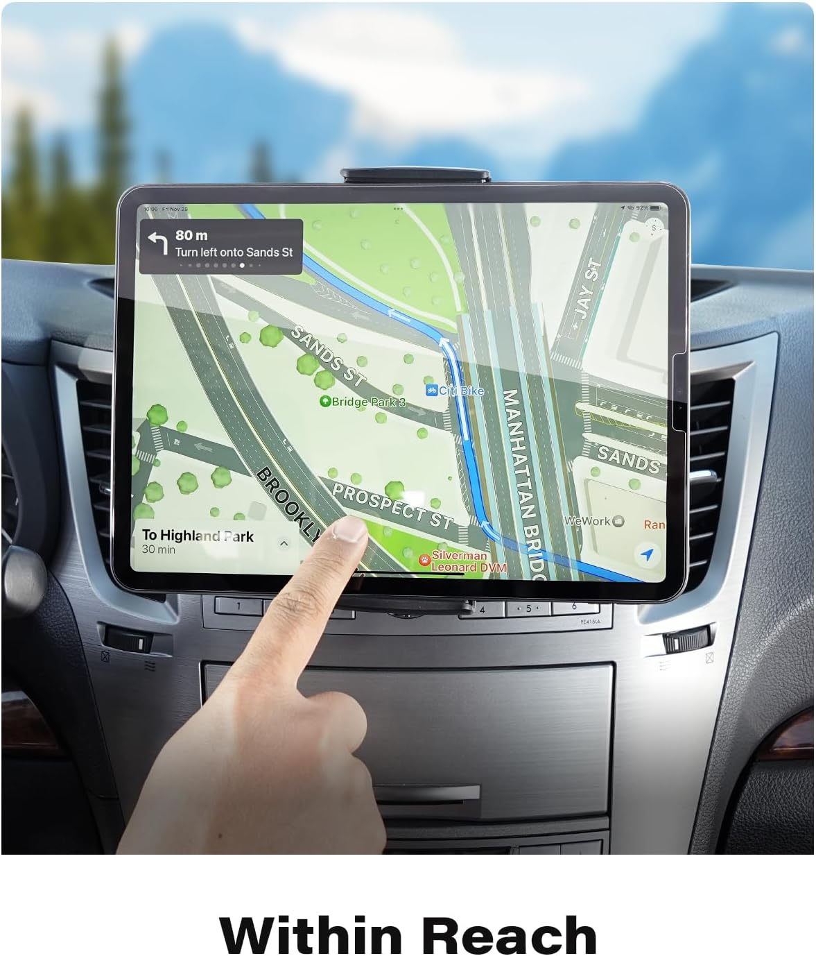 Detalle de APPS2Car universal tablet mount for 7-12.4